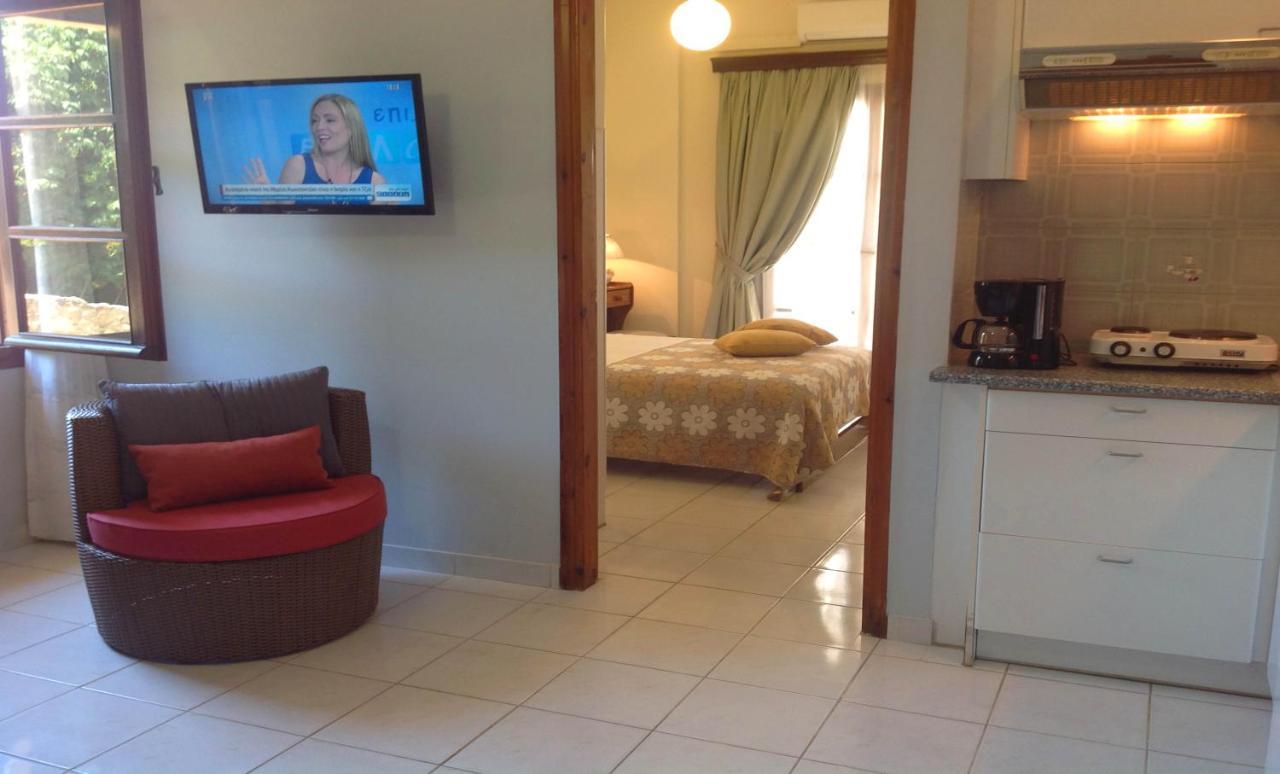 Asterias Studios & Apartments Каливес Екстериор снимка