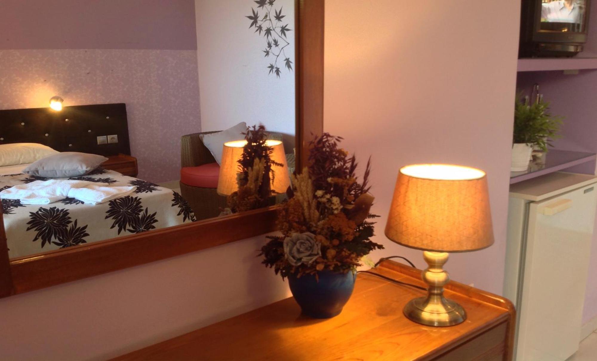 Asterias Studios & Apartments Каливес Екстериор снимка
