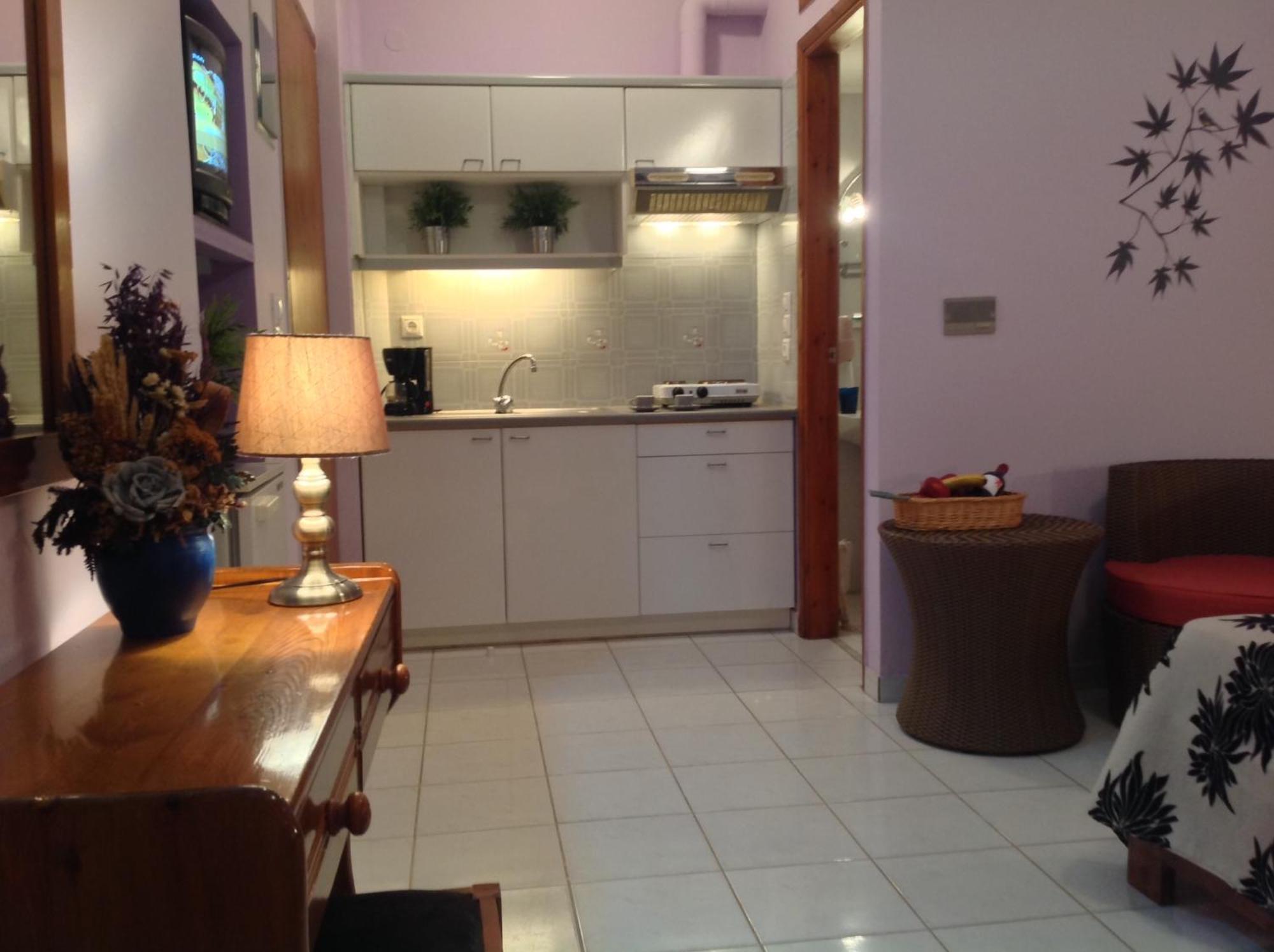 Asterias Studios & Apartments Каливес Екстериор снимка