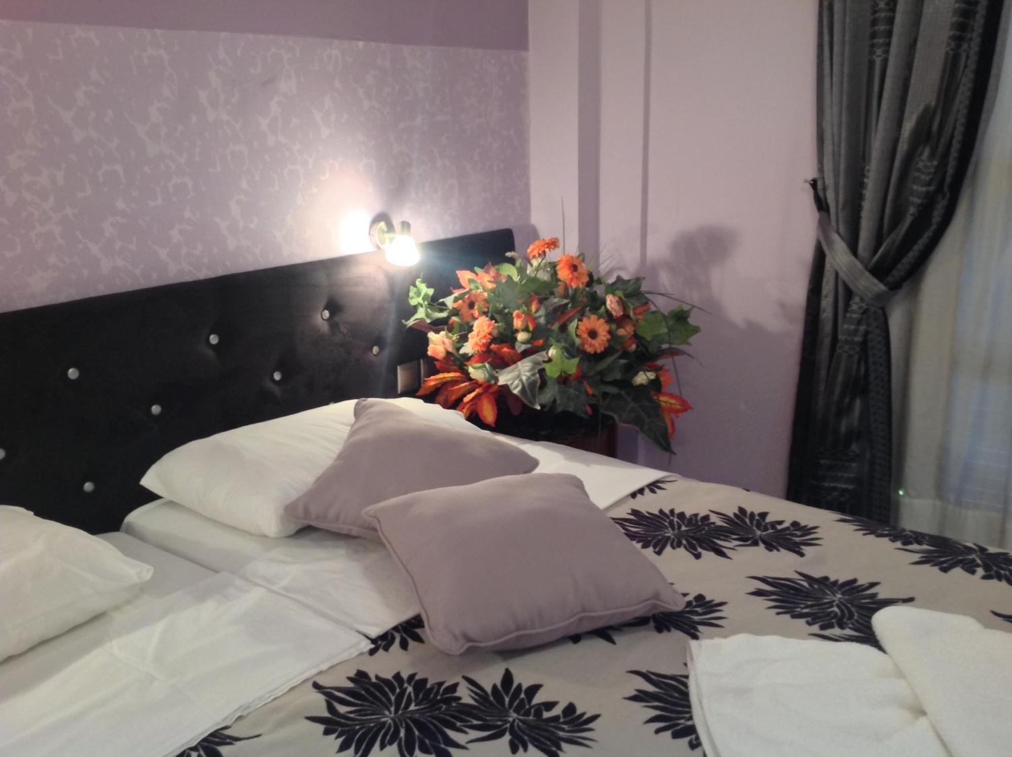Asterias Studios & Apartments Каливес Екстериор снимка
