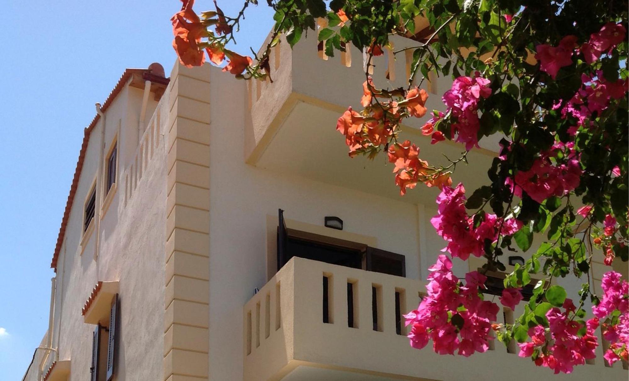Asterias Studios & Apartments Каливес Екстериор снимка