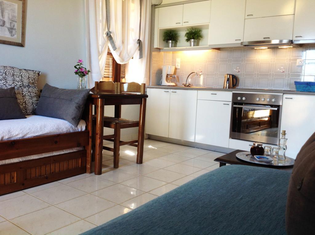Asterias Studios & Apartments Каливес Стая снимка
