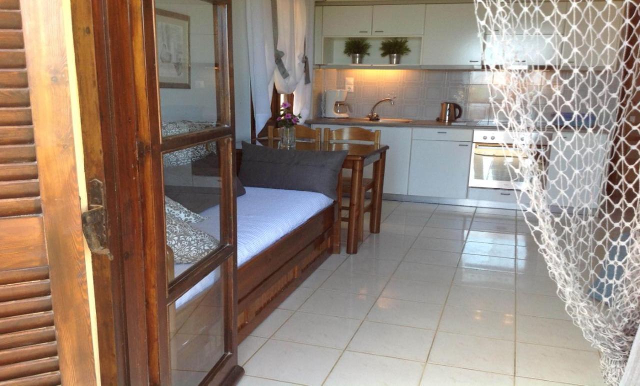 Asterias Studios & Apartments Каливес Екстериор снимка